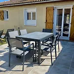 בית נופש Maison Avec Piscine Et Jardin *