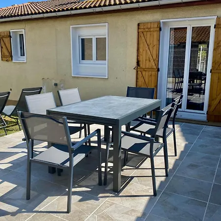 Дом отдыха Maison Avec Piscine Et Jardin *